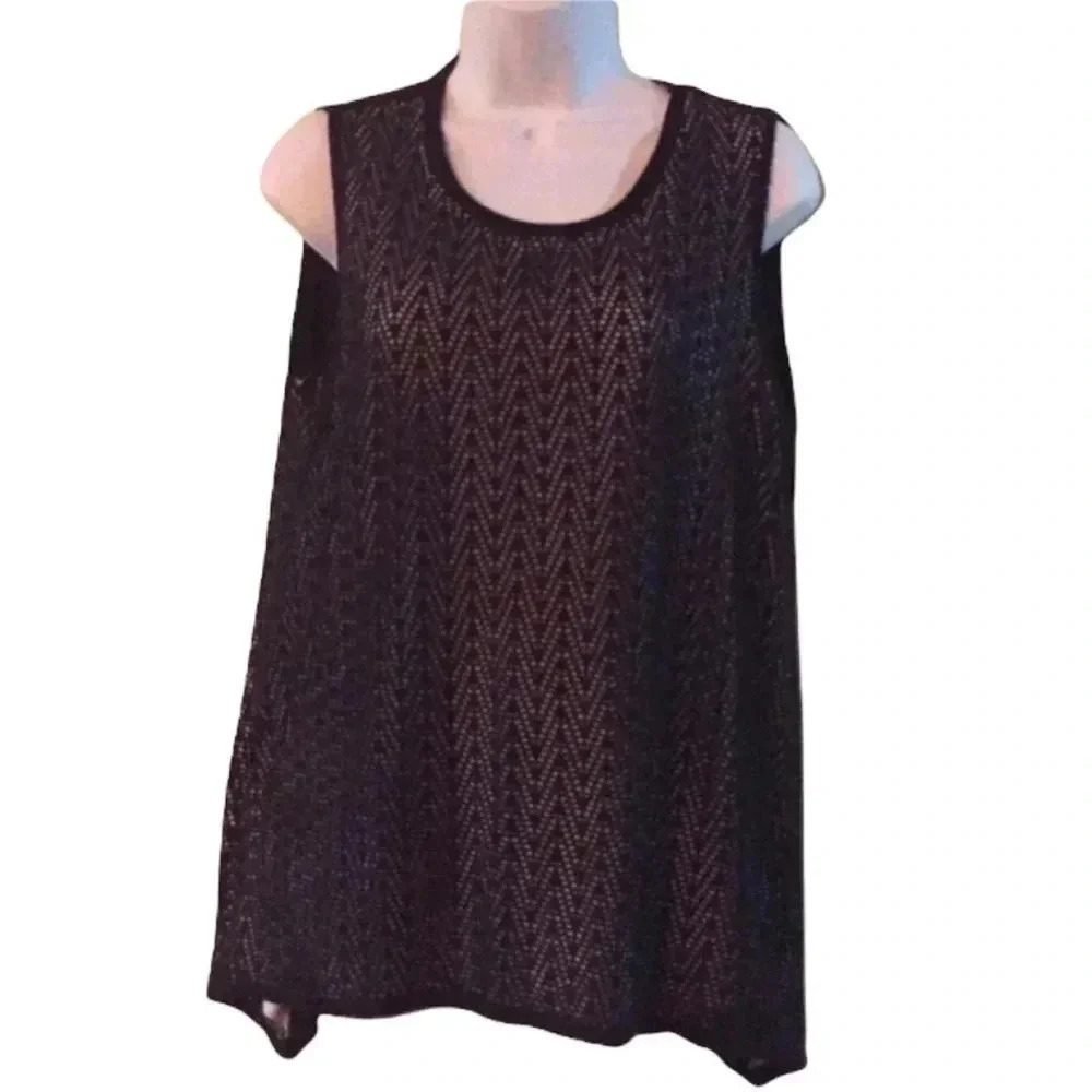 Covington lace flared bottom top